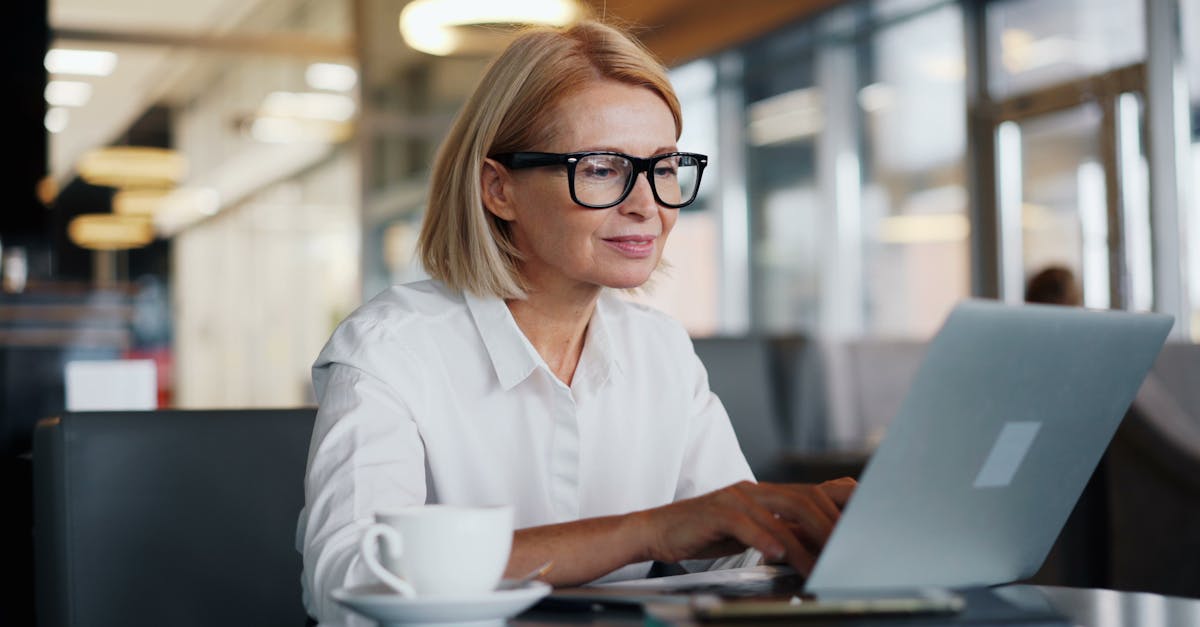 explorez l'art du brainstorming à distance avec des techniques innovantes et des outils collaboratifs. stimulez la créativité de votre équipe, quels que soient votre lieu et votre mode de travail. idéal pour les entreprises cherchant à dynamiser leurs sessions de réflexion et à améliorer la collaboration à distance.