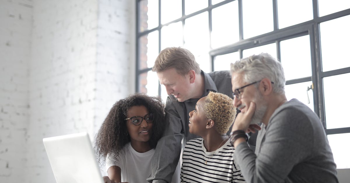 entdecken Sie innovative Techniken für Remote-Brainstorming, die Kreativität und Interaktion zwischen verteilten Teams fördern. Optimieren Sie Ihre Online-Kollaborationssitzungen und generieren Sie wirkungsvolle Ideen, wo auch immer Sie sind.