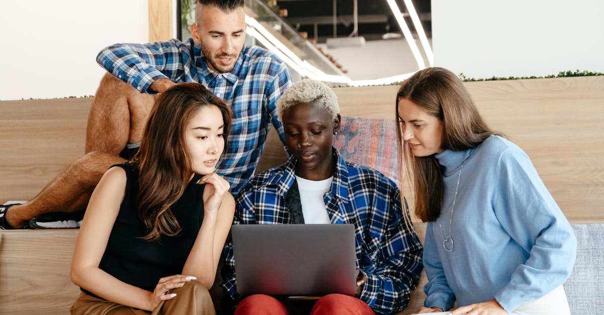 scopri l'arte del brainstorming inclusivo: un metodo innovativo che consente di riunire idee diversificate e favorire la partecipazione di tutti. ottimizza la creatività del tuo team e incoraggia un ambiente collaborativo in cui ogni voce conta.